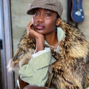 Meet your Posher, Awa